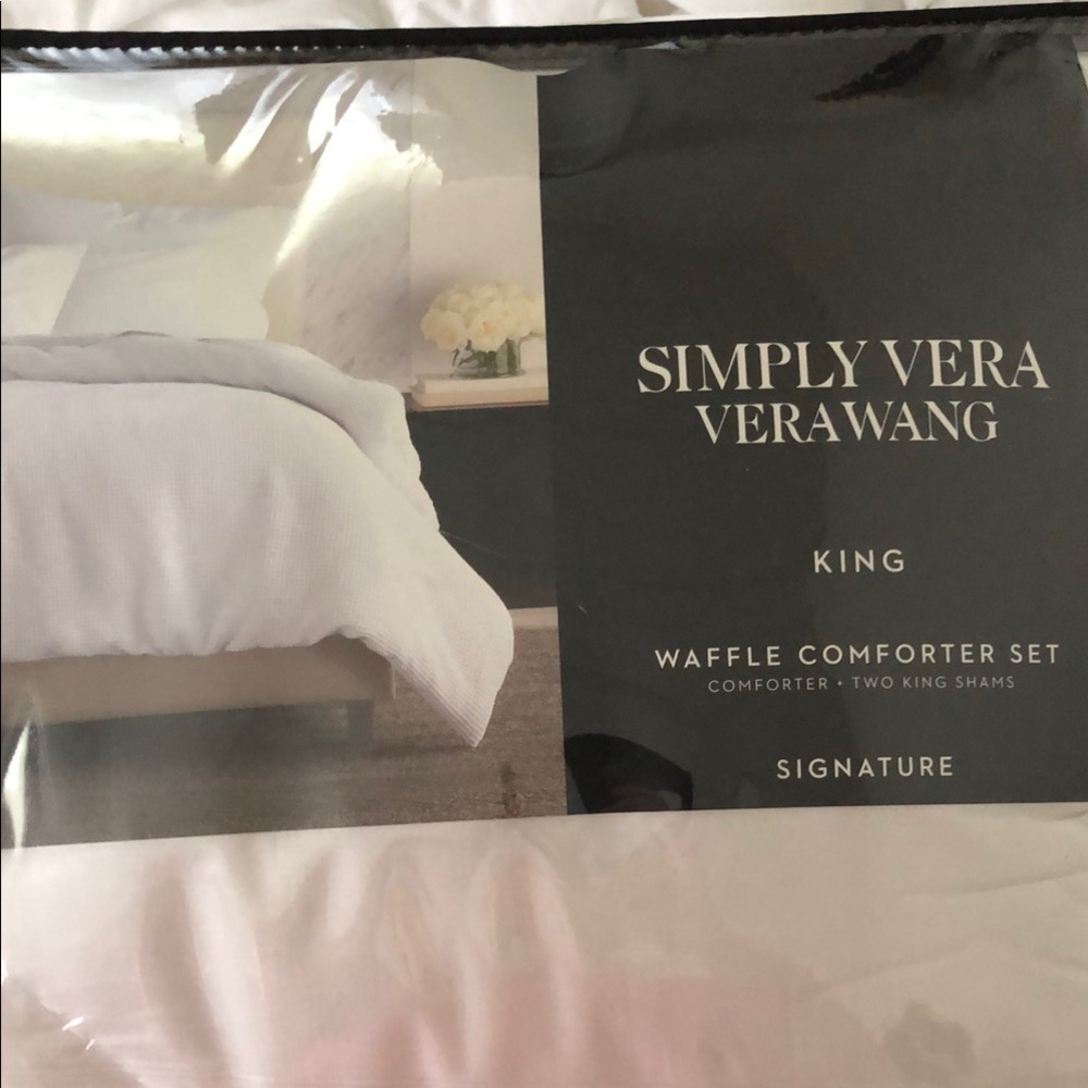 Simply Vera Vera Wang Signature White Comforter Set - King NWT